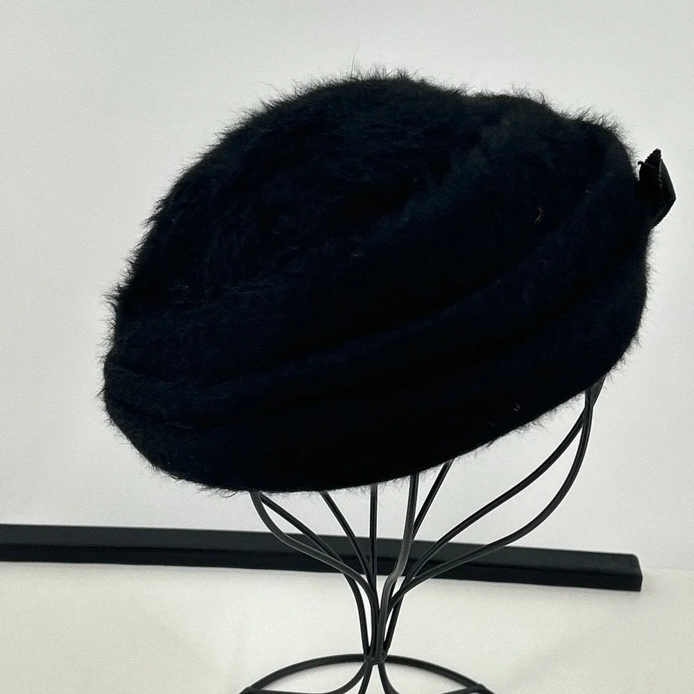 Vintage Black Fuzzy Beret Hat Bow Soft‎ Glam Winter Parisian Style Pillbox